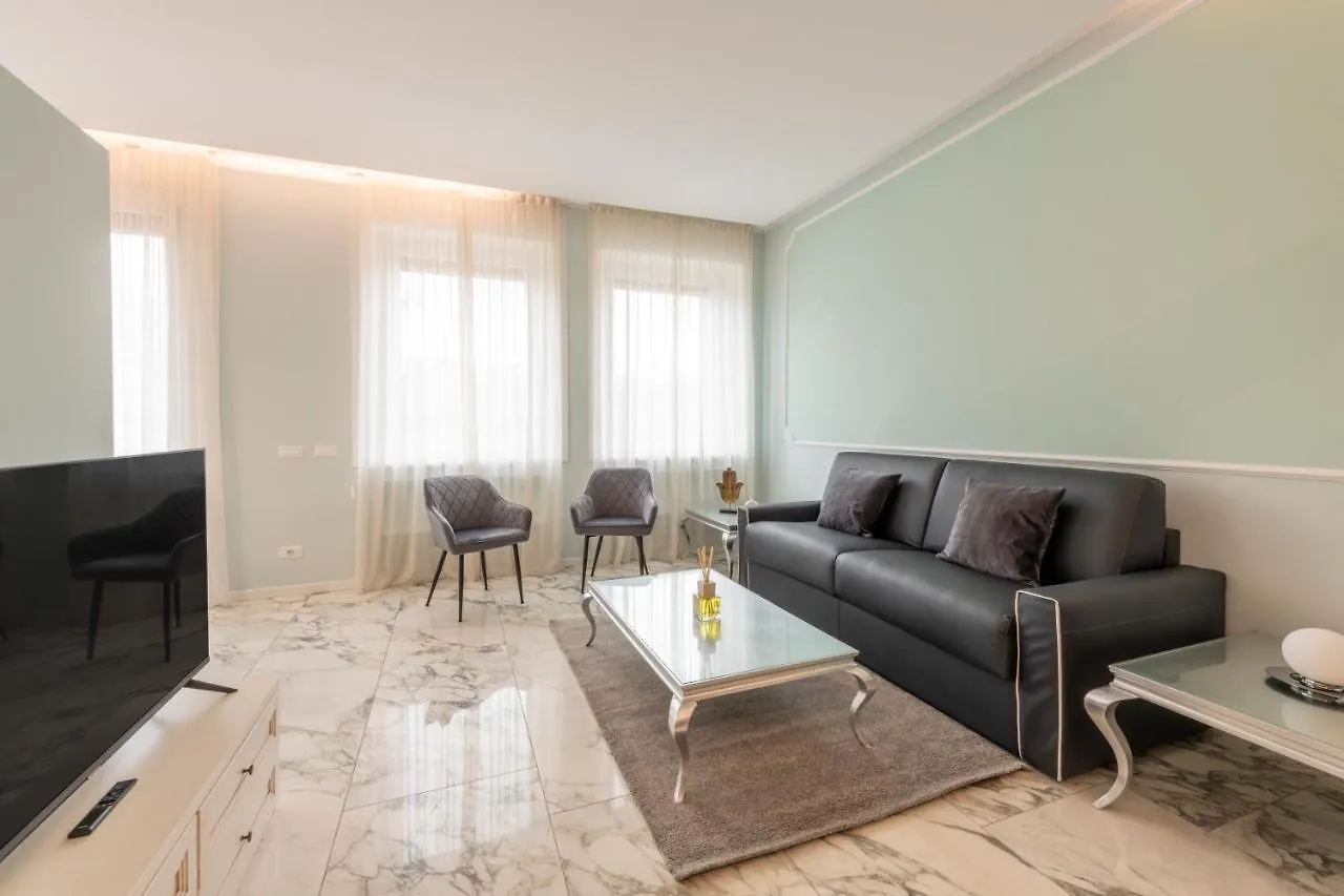 Milan Royal Suites Luxury Brera 0*,